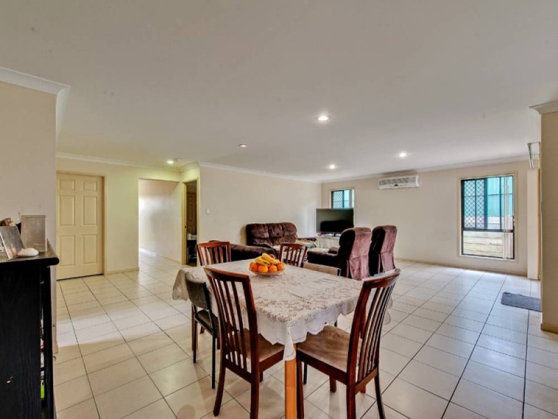 15 Oakleaf Street,, Springfield Lakes QLD 4300