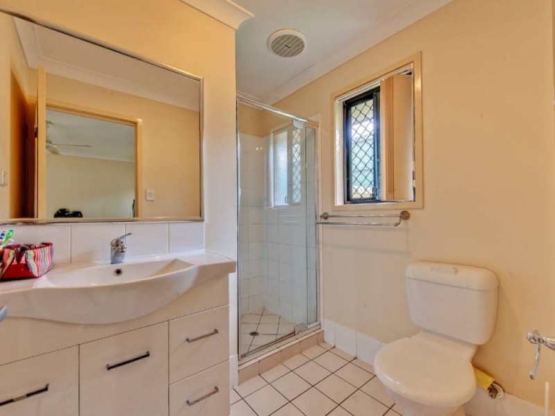 15 Oakleaf Street,, Springfield Lakes QLD 4300