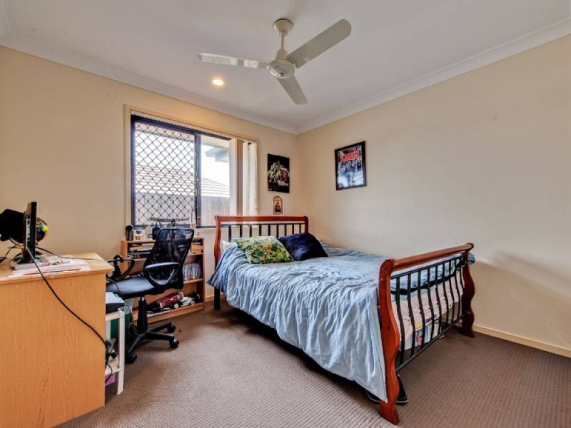 15 Oakleaf Street,, Springfield Lakes QLD 4300