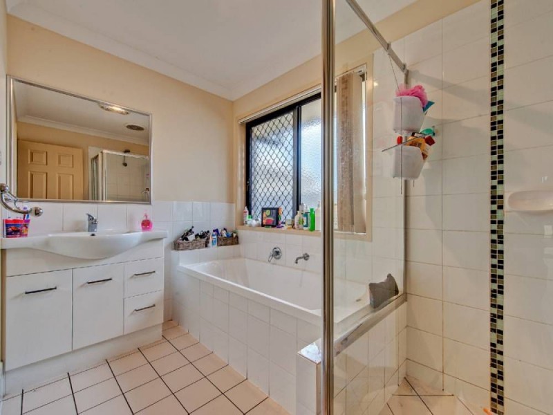 15 Oakleaf Street,, Springfield Lakes QLD 4300