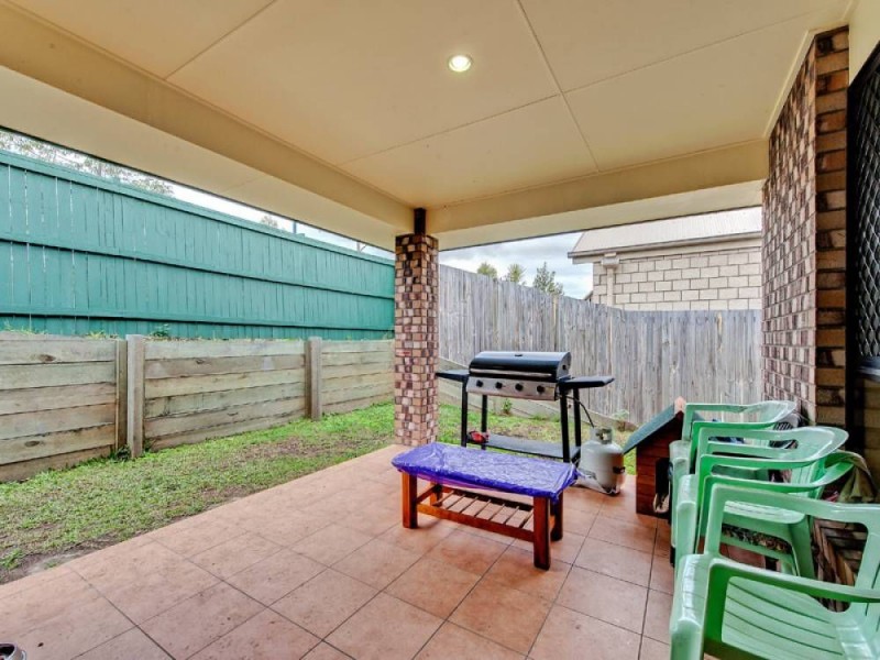 15 Oakleaf Street,, Springfield Lakes QLD 4300