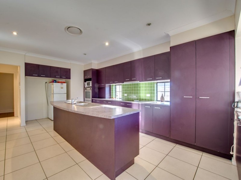 8 Lomond Place, Parkinson QLD 4115