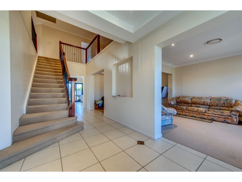 8 Lomond Place, Parkinson QLD 4115