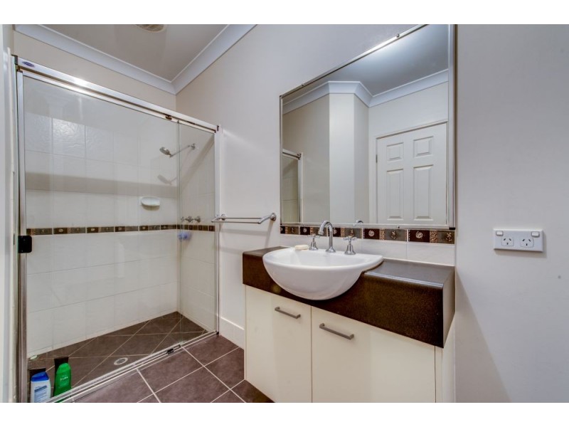 8 Lomond Place, Parkinson QLD 4115