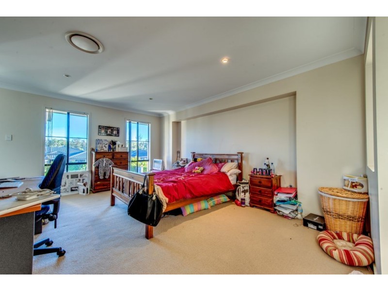 8 Lomond Place, Parkinson QLD 4115