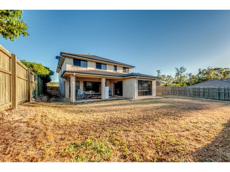 8 Lomond Place, Parkinson QLD 4115