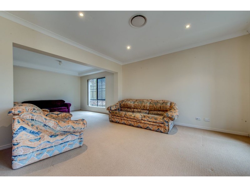 8 Lomond Place, Parkinson QLD 4115