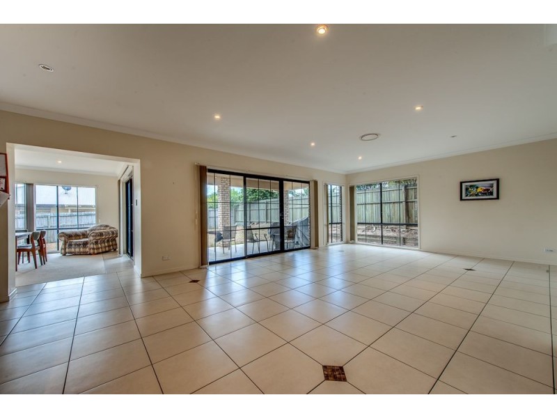 8 Lomond Place, Parkinson QLD 4115