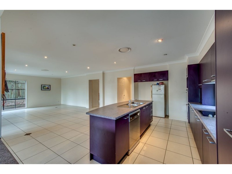 8 Lomond Place, Parkinson QLD 4115