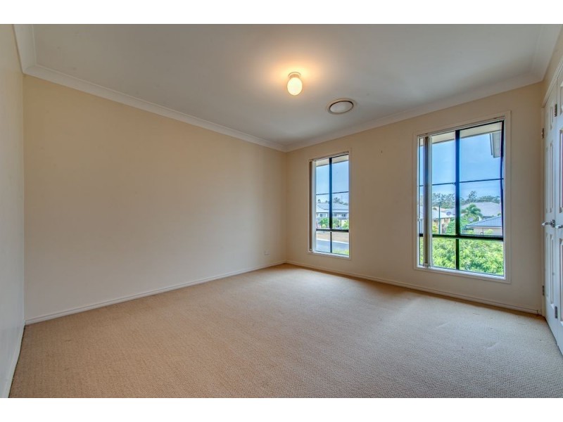 8 Lomond Place, Parkinson QLD 4115