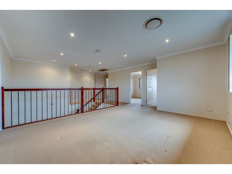 8 Lomond Place, Parkinson QLD 4115