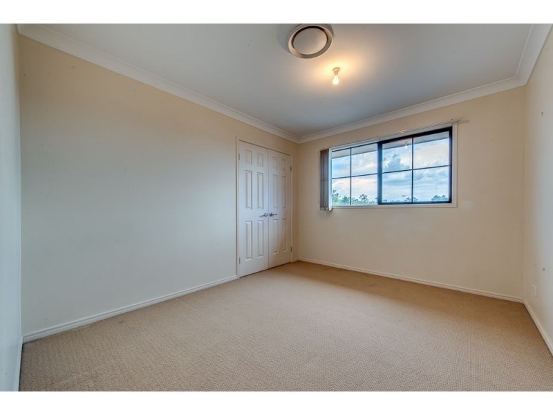 8 Lomond Place, Parkinson QLD 4115