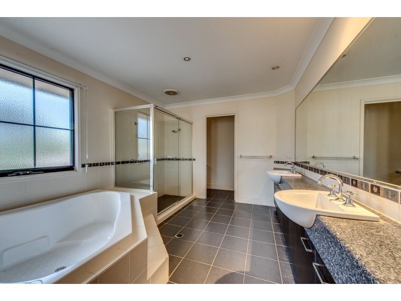 8 Lomond Place, Parkinson QLD 4115