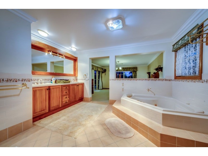 32 Riverside Terrace, Windaroo QLD 4207