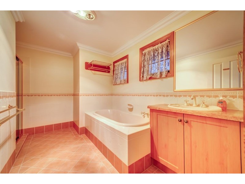 32 Riverside Terrace, Windaroo QLD 4207