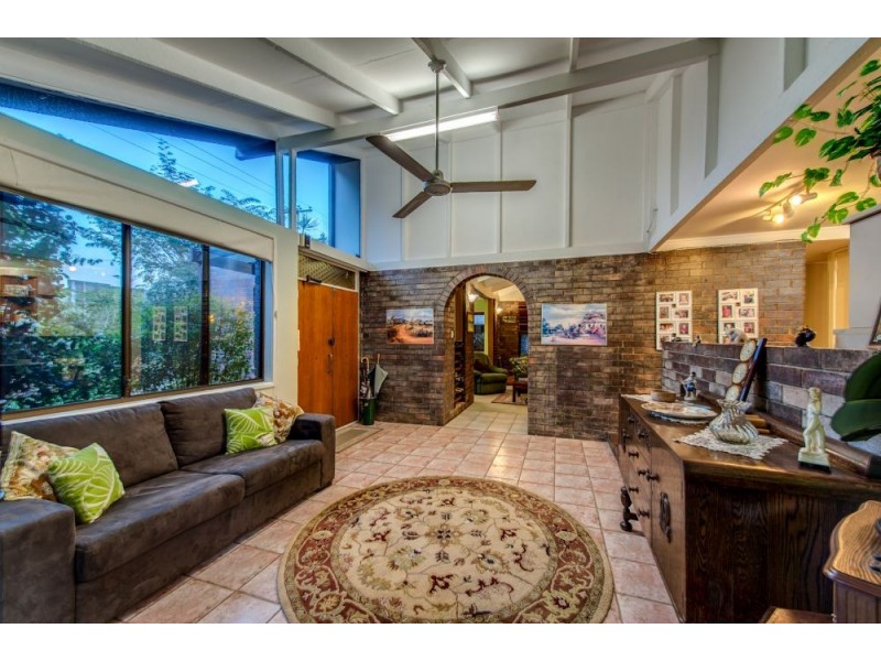 18 Worrell Street, Macgregor QLD 4109