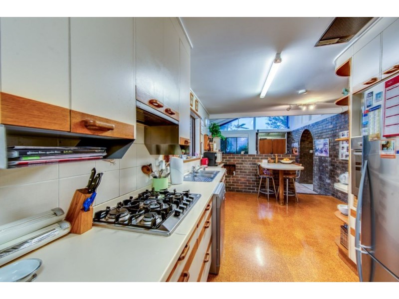 18 Worrell Street, Macgregor QLD 4109