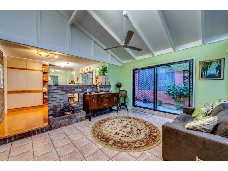 18 Worrell Street, Macgregor QLD 4109