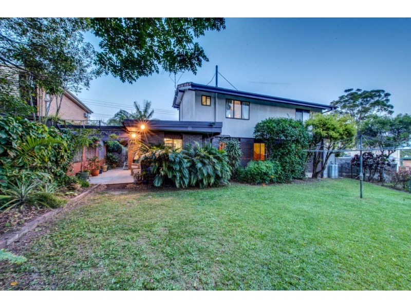 18 Worrell Street, Macgregor QLD 4109