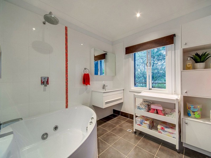 96 Pangeza Street, Stafford Heights QLD 4053