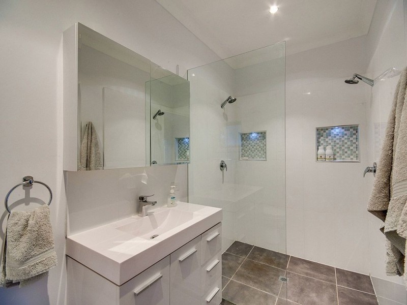 96 Pangeza Street, Stafford Heights QLD 4053