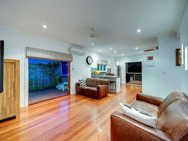 96 Pangeza Street, Stafford Heights QLD 4053