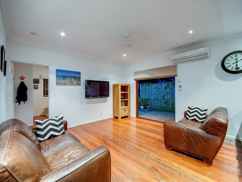 96 Pangeza Street, Stafford Heights QLD 4053