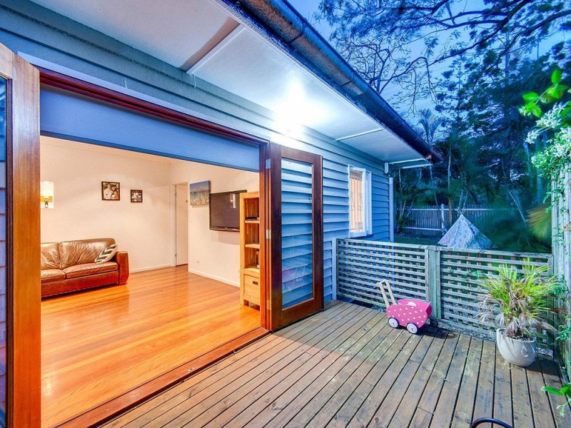 96 Pangeza Street, Stafford Heights QLD 4053