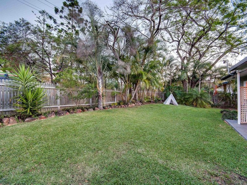 96 Pangeza Street, Stafford Heights QLD 4053