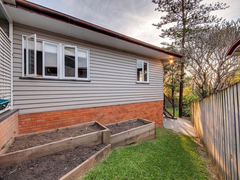 96 Pangeza Street, Stafford Heights QLD 4053