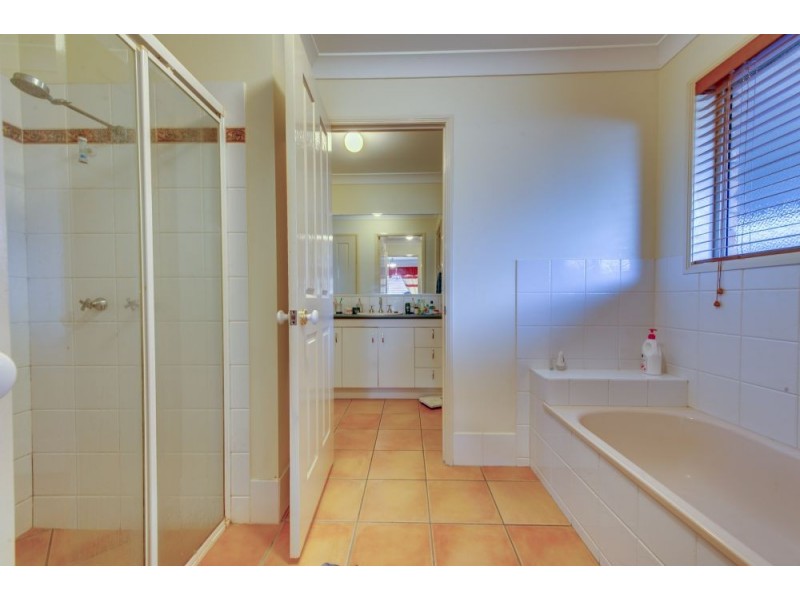 11 Grasstree Place, Forest Lake QLD 4078