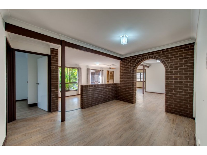 16 Whitfield Ave, Springwood QLD 4127