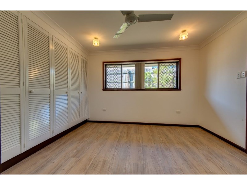16 Whitfield Ave, Springwood QLD 4127