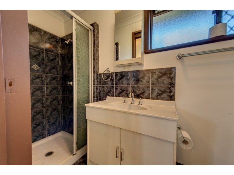 16 Whitfield Ave, Springwood QLD 4127