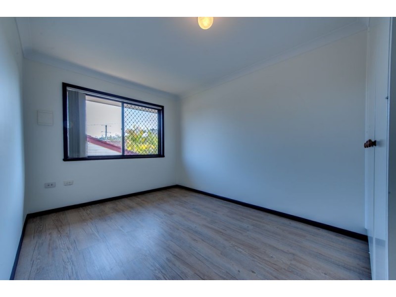 16 Whitfield Ave, Springwood QLD 4127