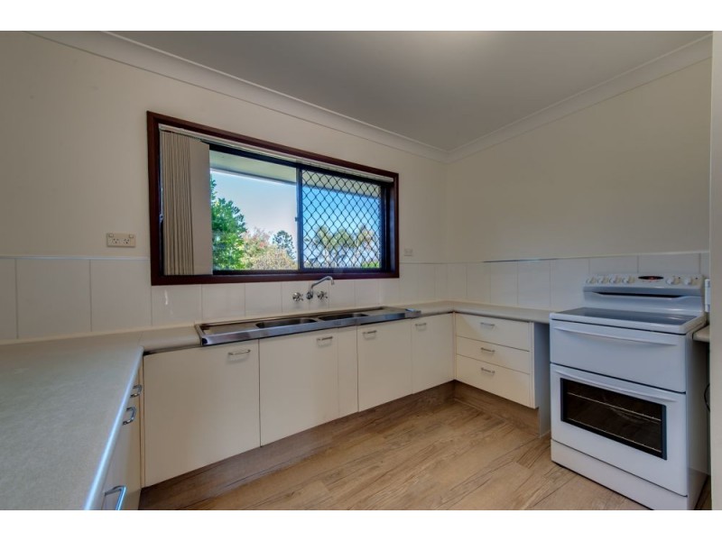16 Whitfield Ave, Springwood QLD 4127