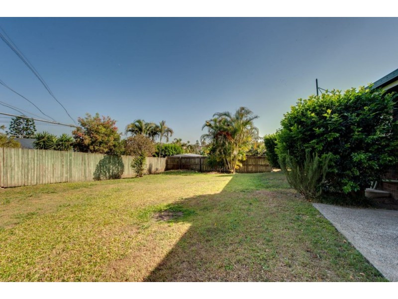 16 Whitfield Ave, Springwood QLD 4127