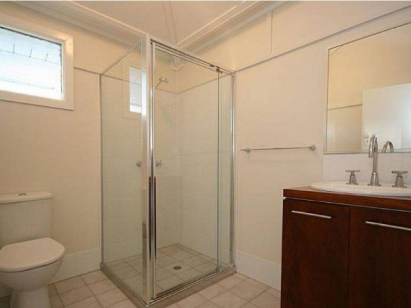 2/18 Norman Street, Wooloowin QLD 4030