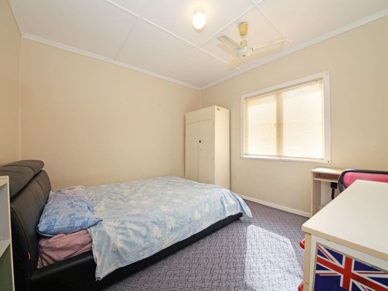 37 Sunwell Street, Brighton QLD 4017