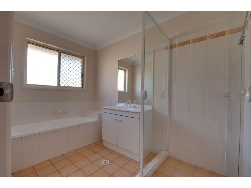 31 Vanessa Crt, Camira QLD 4300