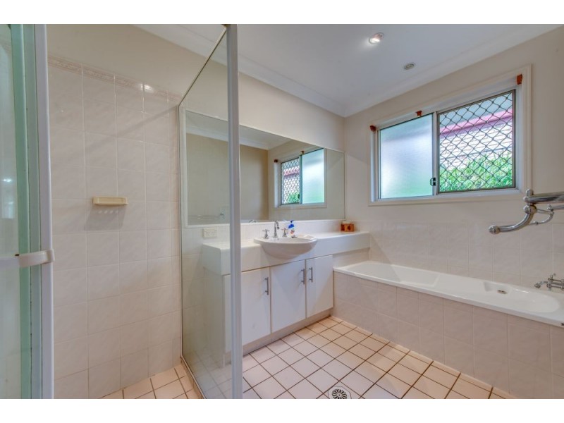 28 Collina Crescent, Forest Lake QLD 4078