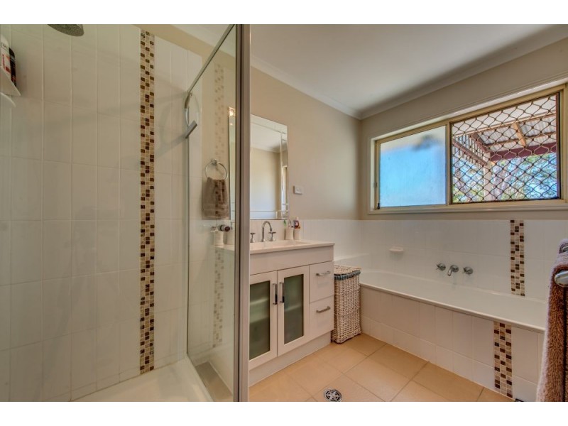 4 Kaiser Court, Waterford West QLD 4133