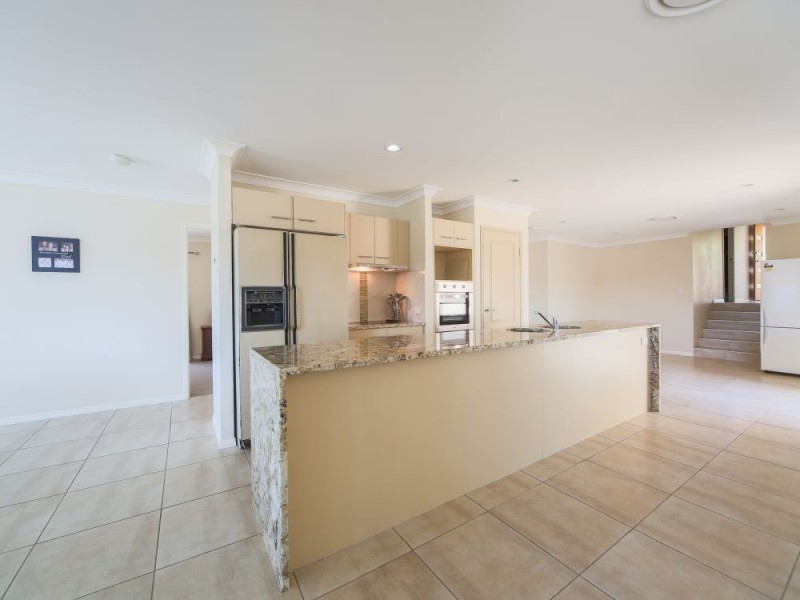 8 Hadrian Crescent, Pacific Pines QLD 4211