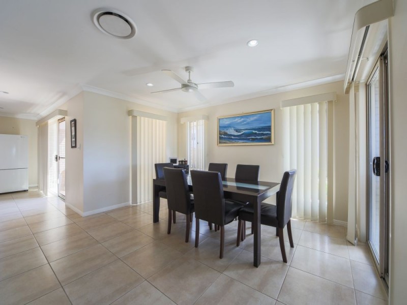8 Hadrian Crescent, Pacific Pines QLD 4211