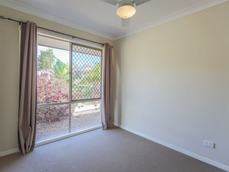 8 Hadrian Crescent, Pacific Pines QLD 4211