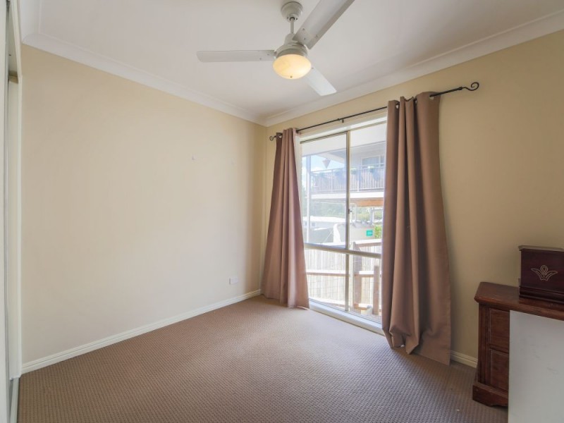 8 Hadrian Crescent, Pacific Pines QLD 4211