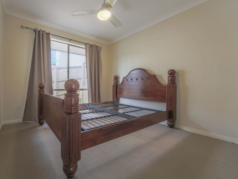 8 Hadrian Crescent, Pacific Pines QLD 4211