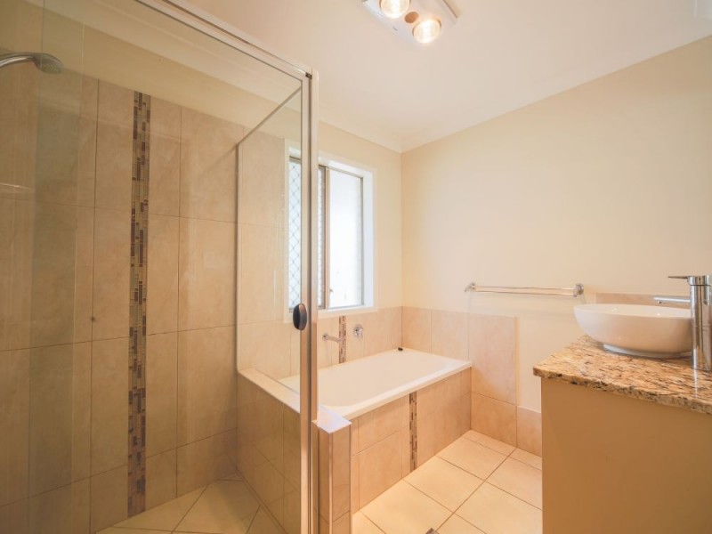 8 Hadrian Crescent, Pacific Pines QLD 4211