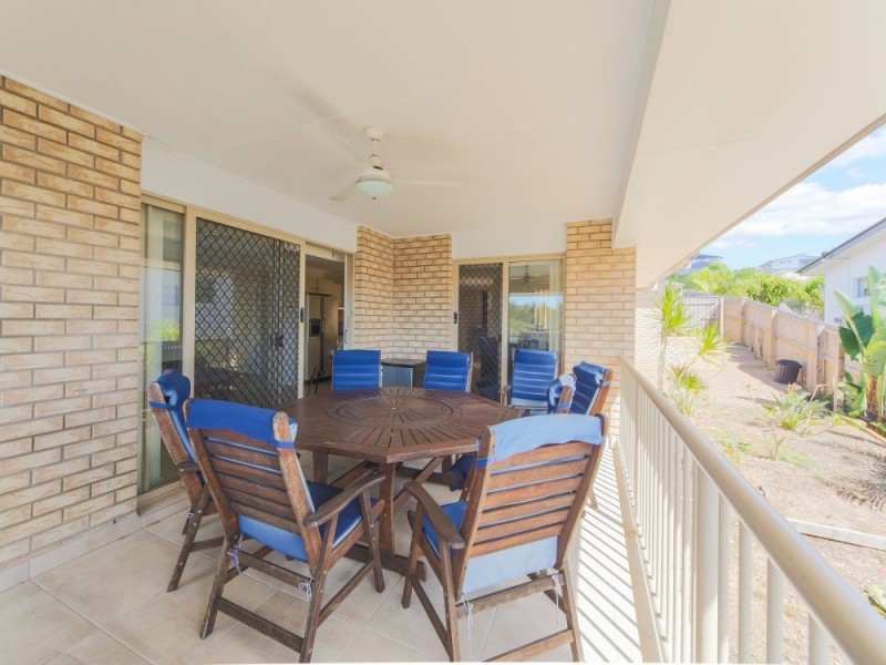 8 Hadrian Crescent, Pacific Pines QLD 4211