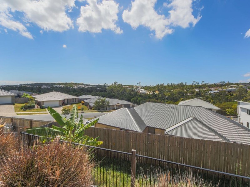 8 Hadrian Crescent, Pacific Pines QLD 4211